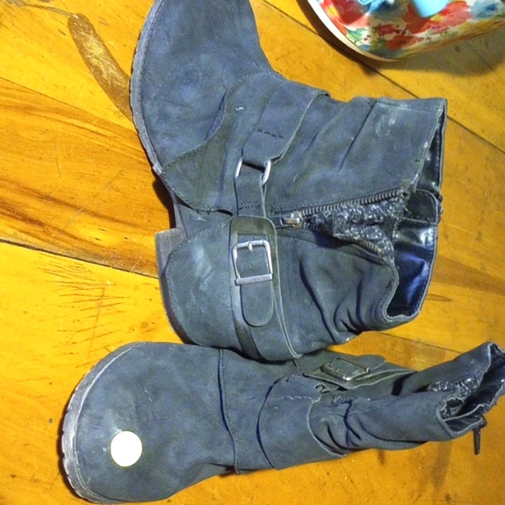 Women's black boots size 9 1/2